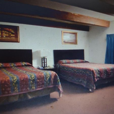 Budget Inn & Suites -Super-Ice Cold Spotless Rooms- Door-To-Door Lit Parking & Lowest Price Plus Hbo Max,Spanish Tv, Internet Free!! Freer Exterior photo